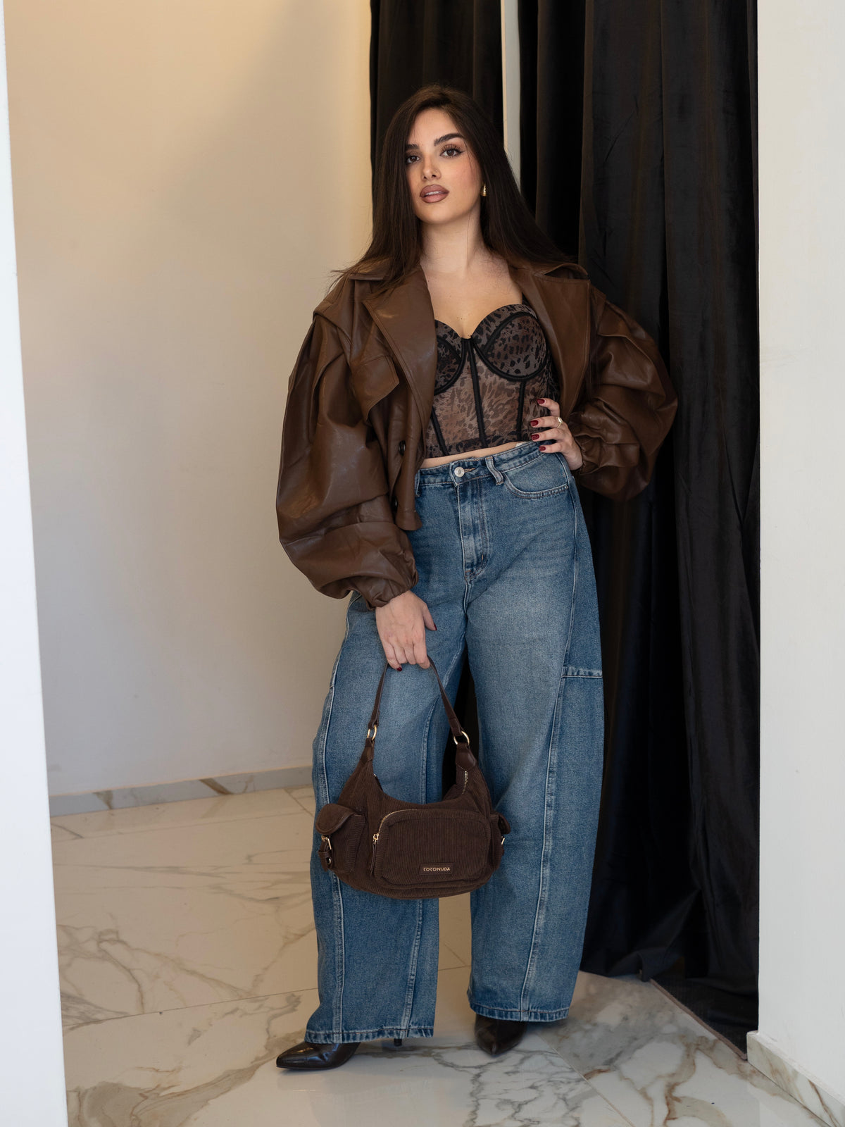 Giubbotto corto donna in ecopelle marrone cioccolato oversize con maniche a palloncino – Giacca effetto pelle | Christian Store