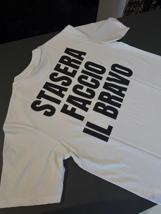 T-shirt con frase virale sul retro - STASERA FACCIO IL BRAVO | Christian Store