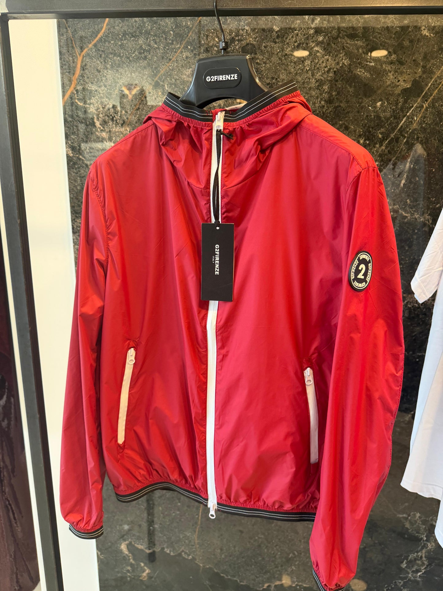 G2FIRENZE - Giacca a vento con cappuccio red maxi logo sul retro | Christian Store