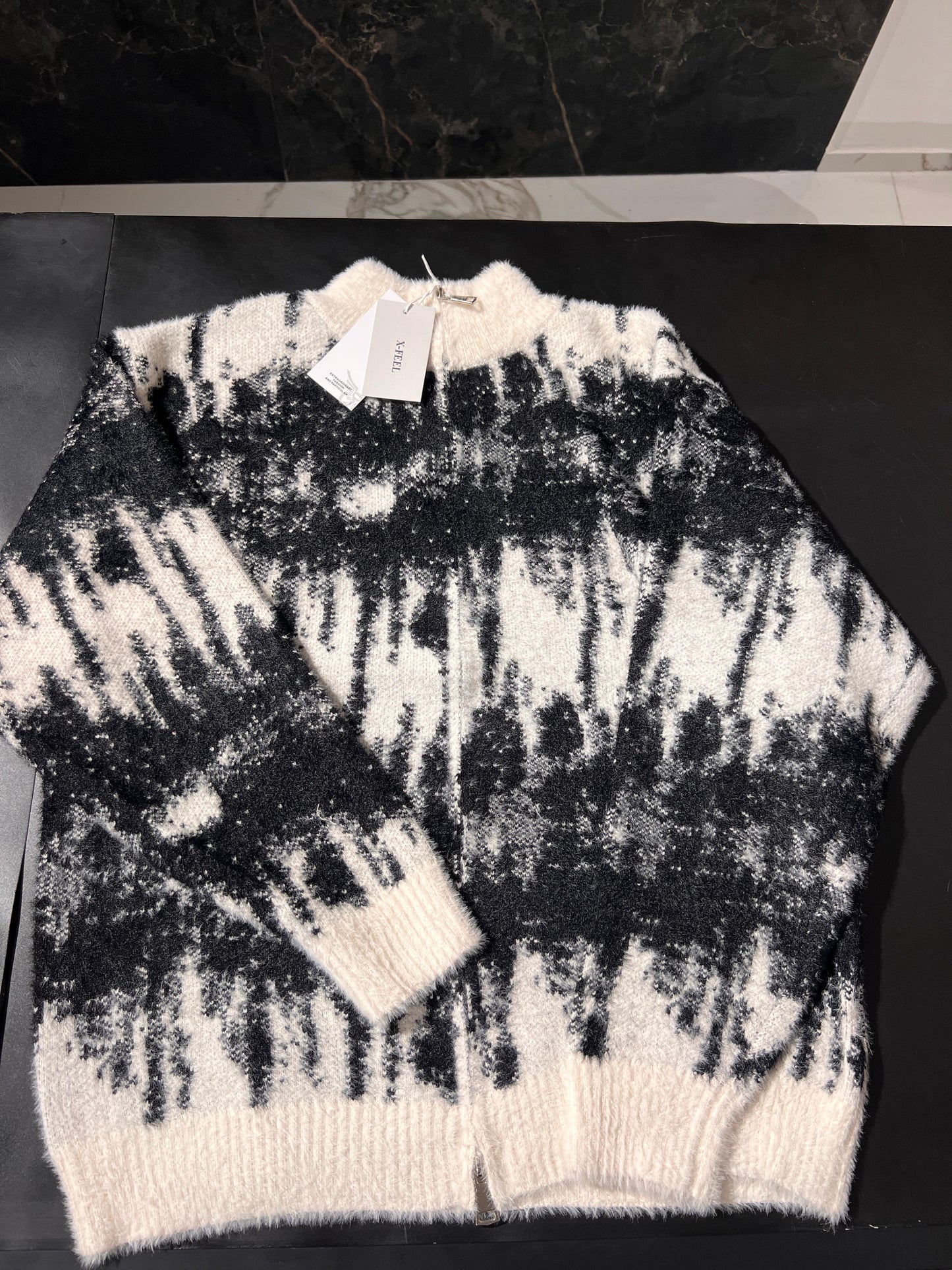 Made in Italy - Maglione Black&White Fantasia | Christian Store